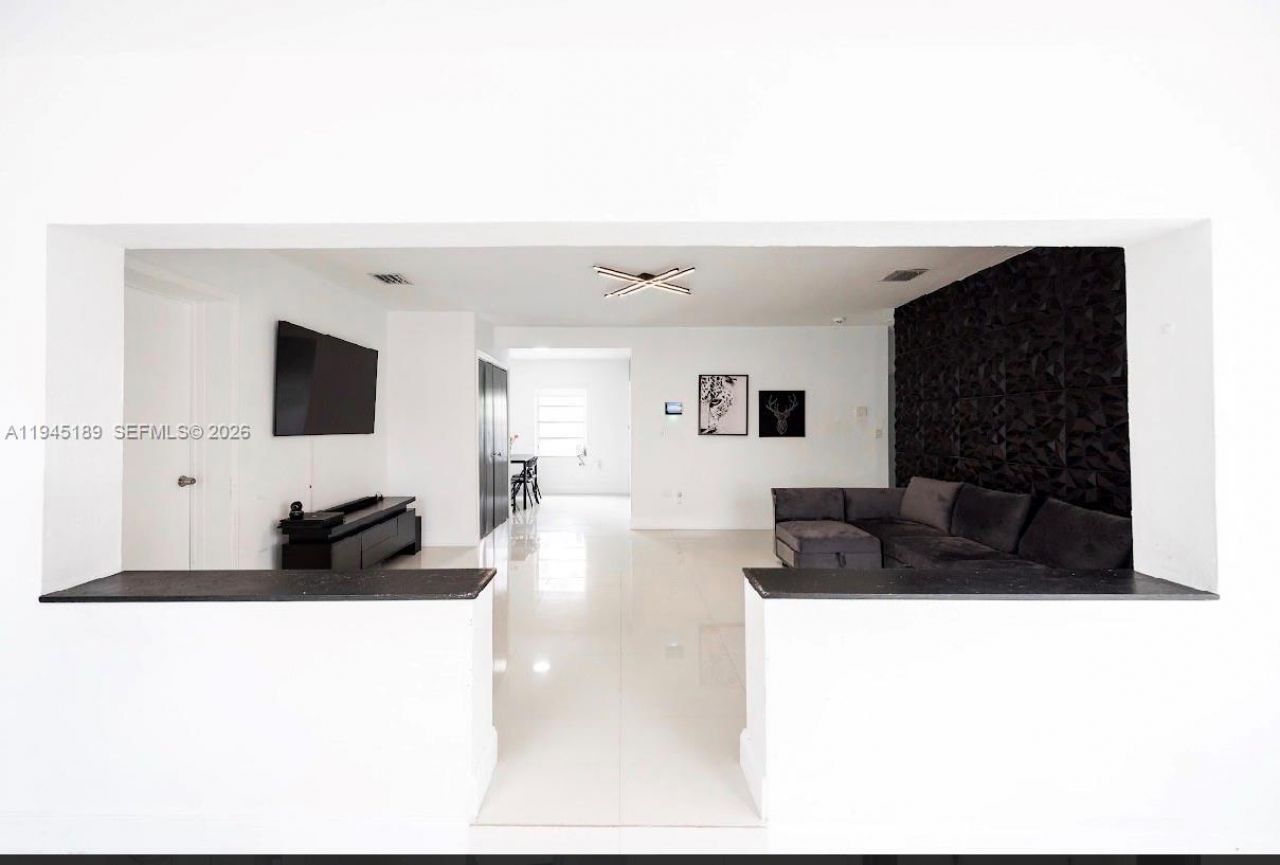 3135 NW 18th St, Miami, FL 33125 Photo