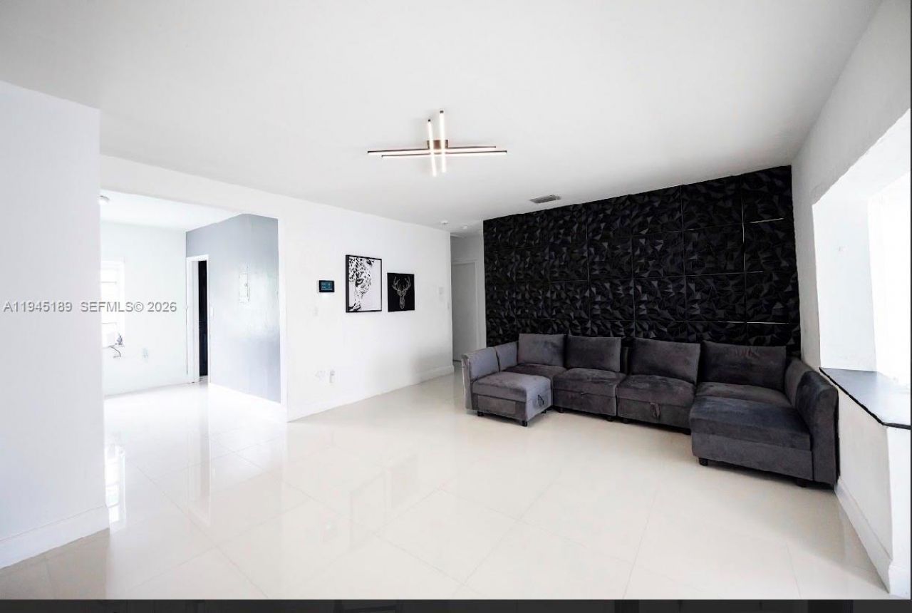 3135 NW 18th St, Miami, FL 33125 Photo