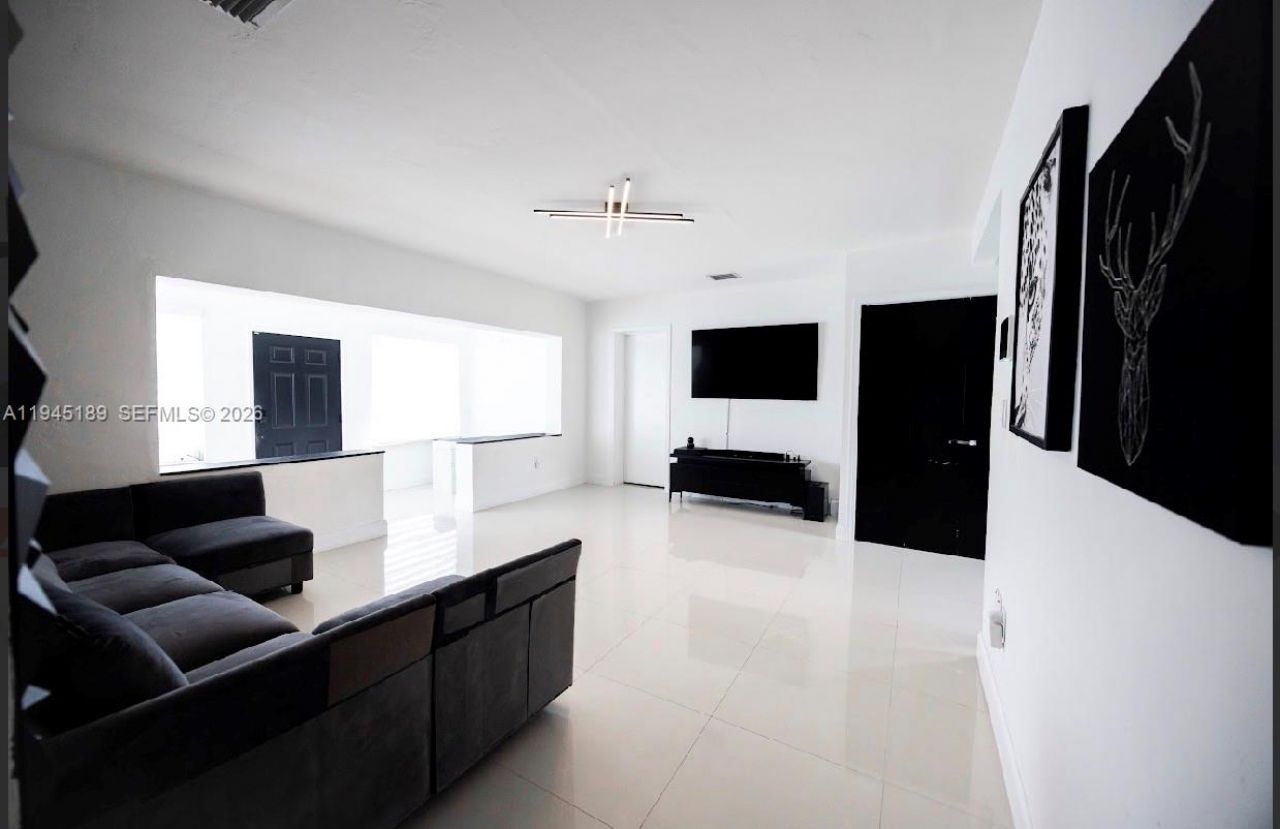 3135 NW 18th St, Miami, FL 33125 Photo