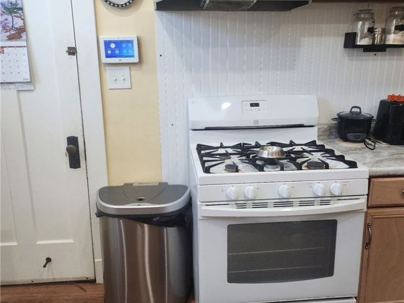 423 Bradley Lane, Youngstown, OH 44504 Photo 10