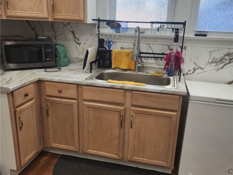 423 Bradley Lane, Youngstown, OH 44504 Photo 9