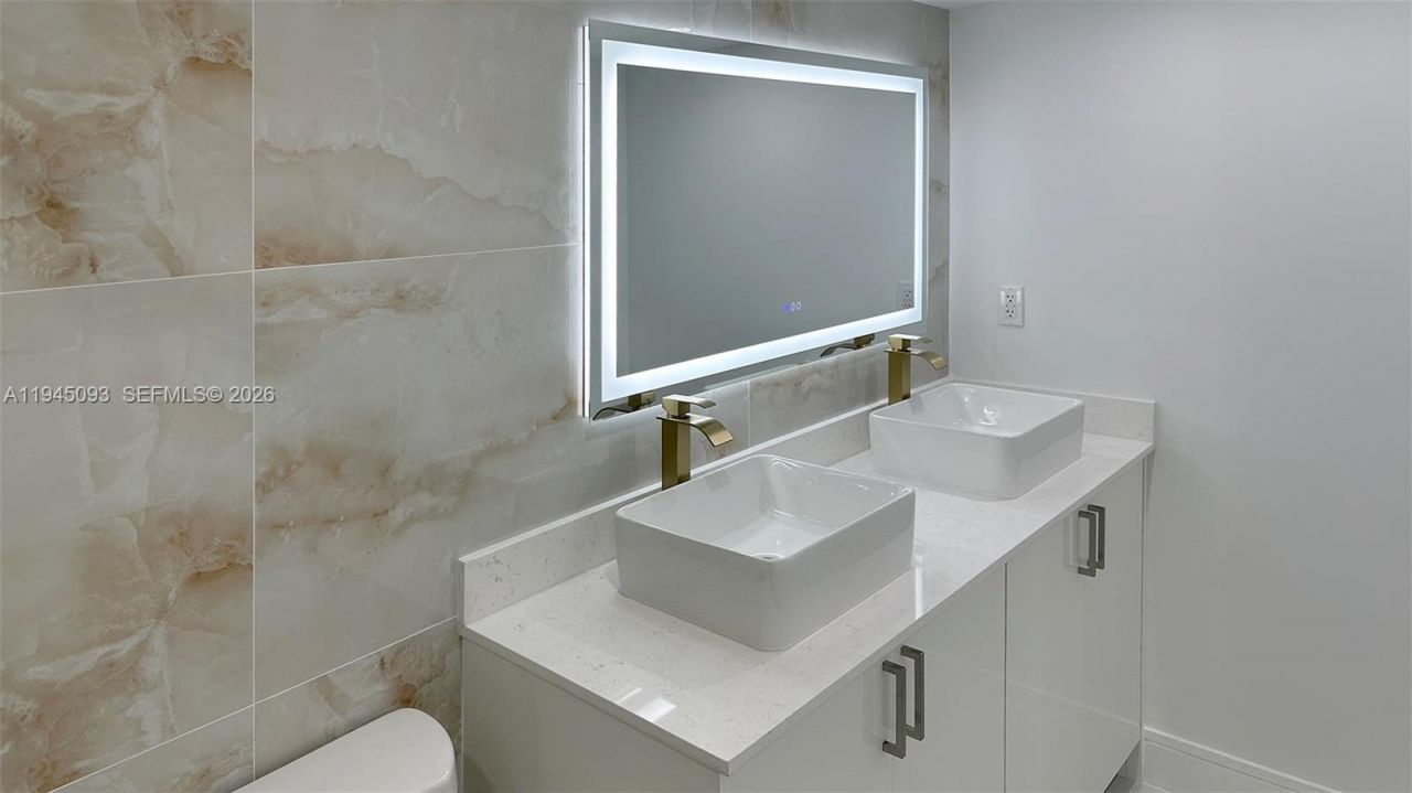 2750 NE 183rd St , Unit 2608, Aventura, FL 33160 Photo