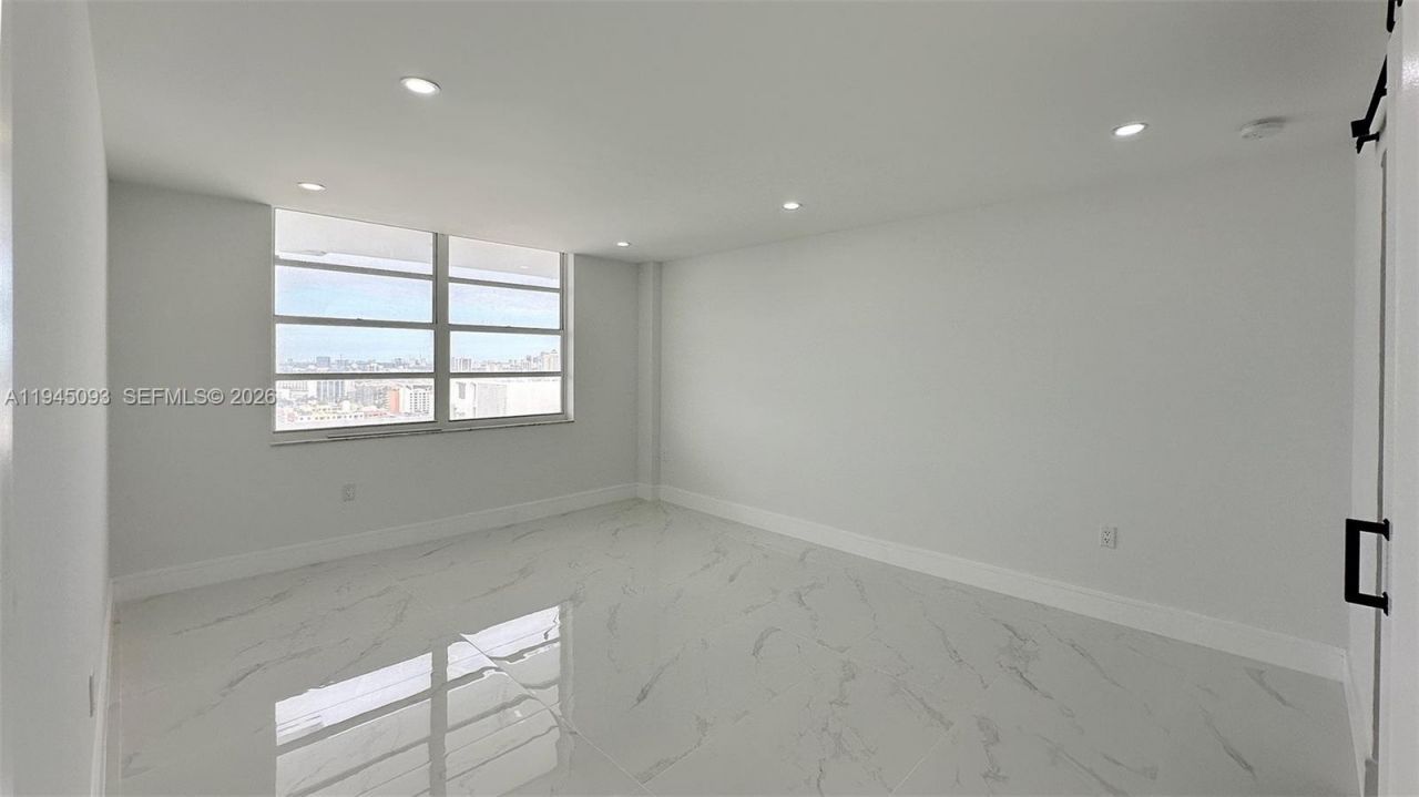 2750 NE 183rd St , Unit 2608, Aventura, FL 33160 Photo