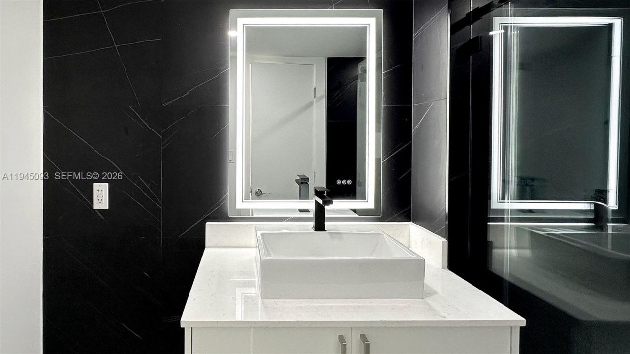 2750 NE 183rd St , Unit 2608, Aventura, FL 33160 Photo