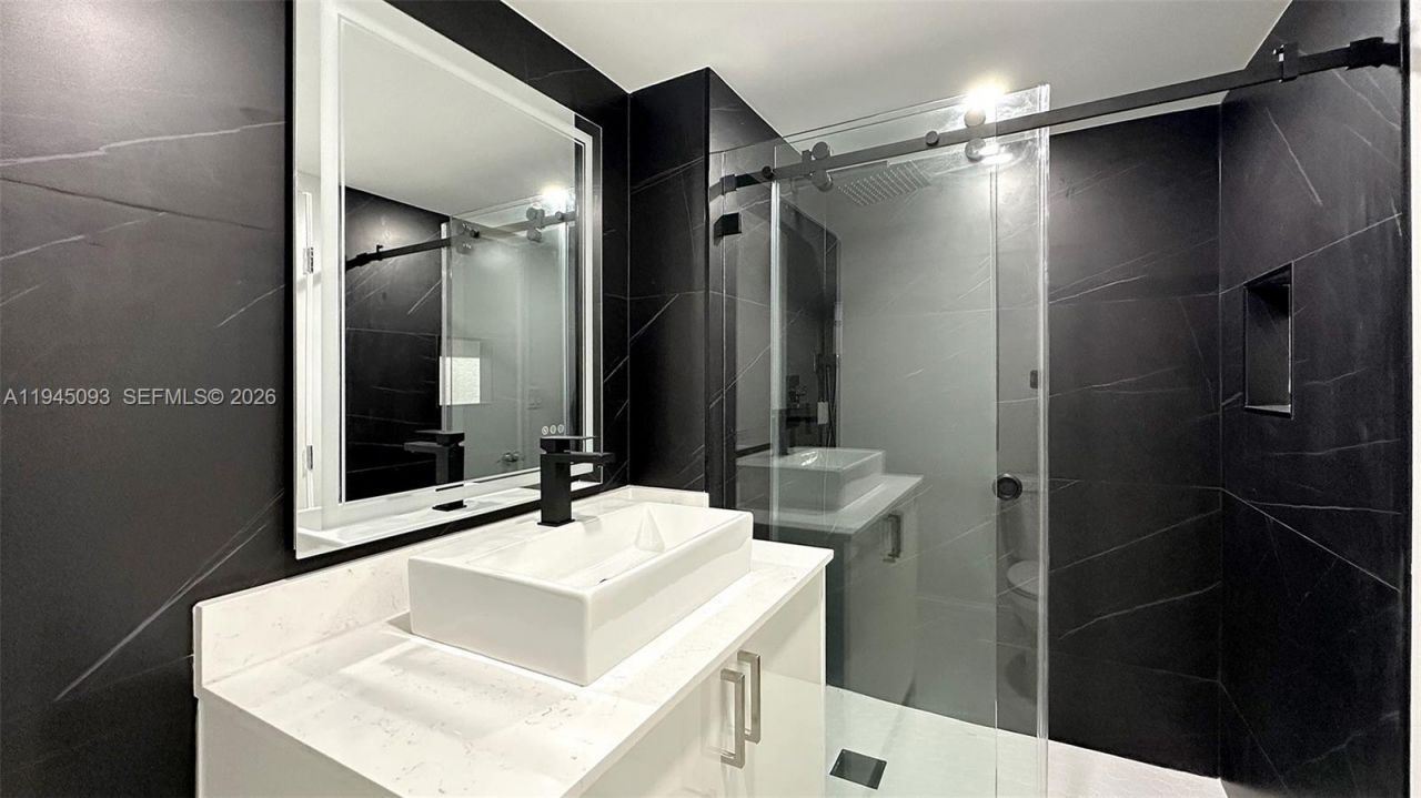 2750 NE 183rd St , Unit 2608, Aventura, FL 33160 Photo