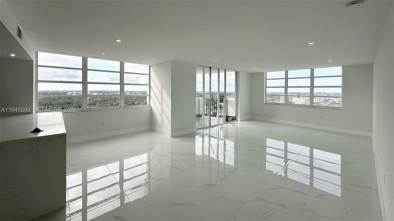 2750 NE 183rd St , Unit 2608, Aventura, FL 33160 Photo