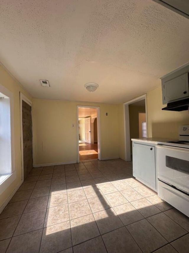 1850 Meeting St Road Photo 17