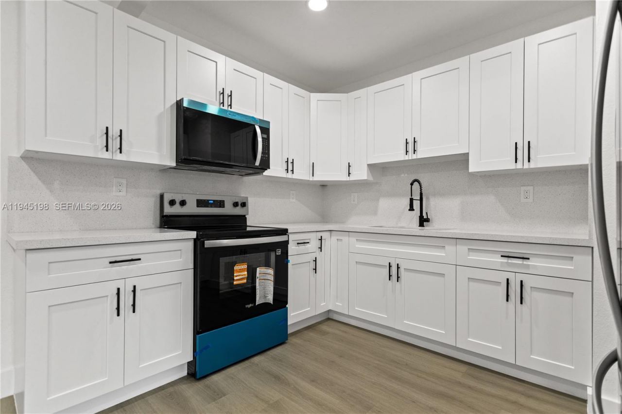 13310 NW 17th Pl, Miami, FL 33167 Photo