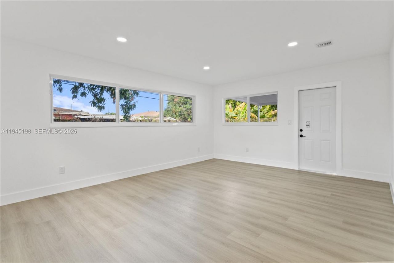 13310 NW 17th Pl, Miami, FL 33167 Photo