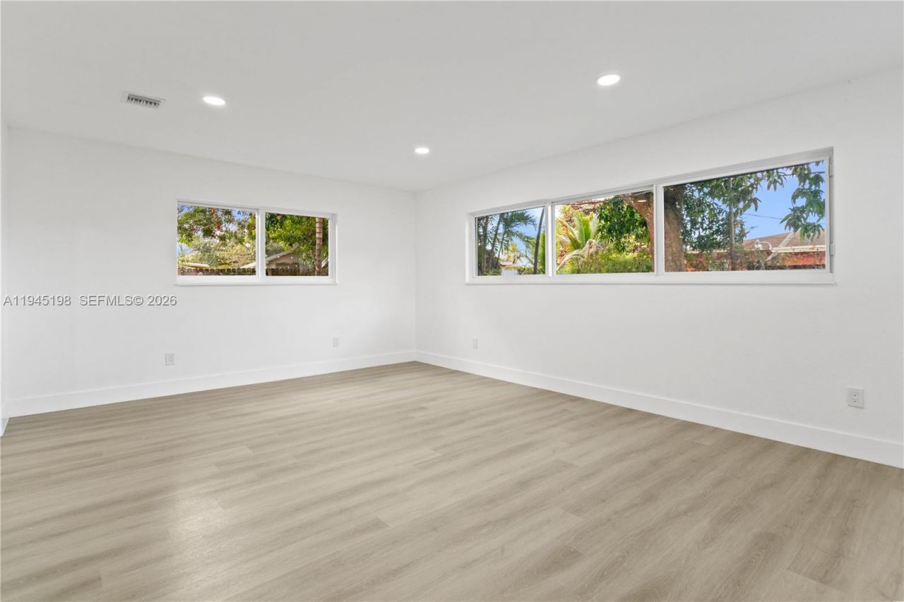 13310 NW 17th Pl, Miami, FL 33167 Photo