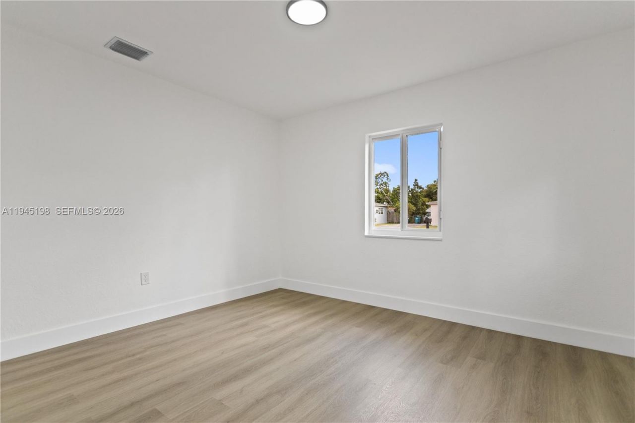 13310 NW 17th Pl, Miami, FL 33167 Photo