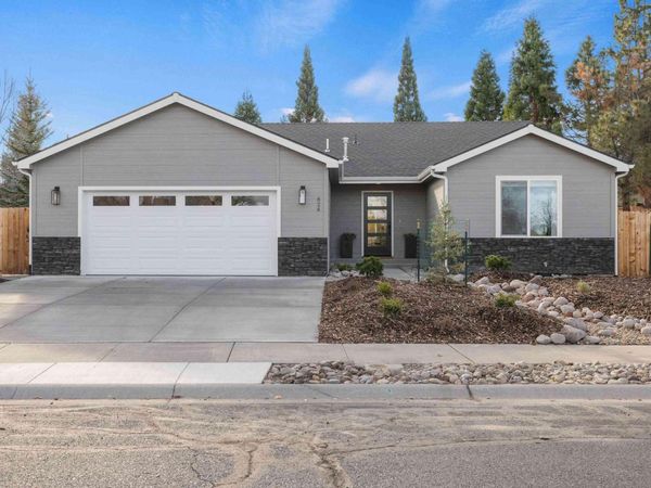 824 Quail Park Circle, Klamath Falls, OR 97601