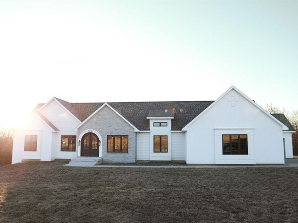 308 Arrowhead Ridge Road, Denver, IA 50622