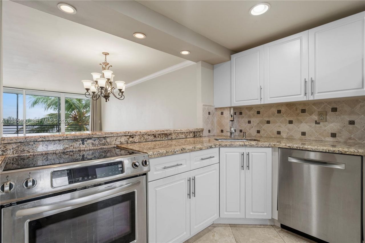 1075 NE Miami Gardens Dr, Unit 306, Miami, FL 33179 Photo