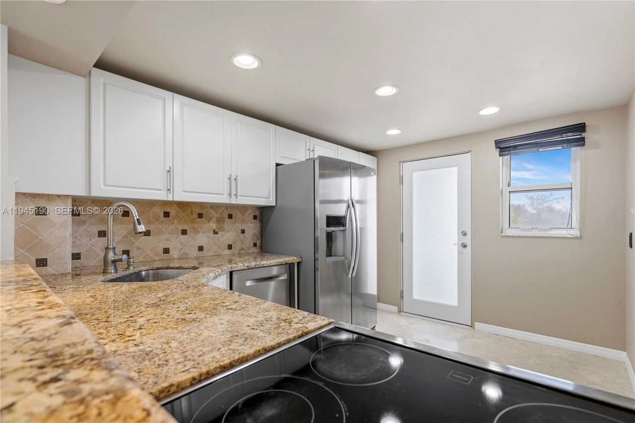 1075 NE Miami Gardens Dr, Unit 306, Miami, FL 33179 Photo