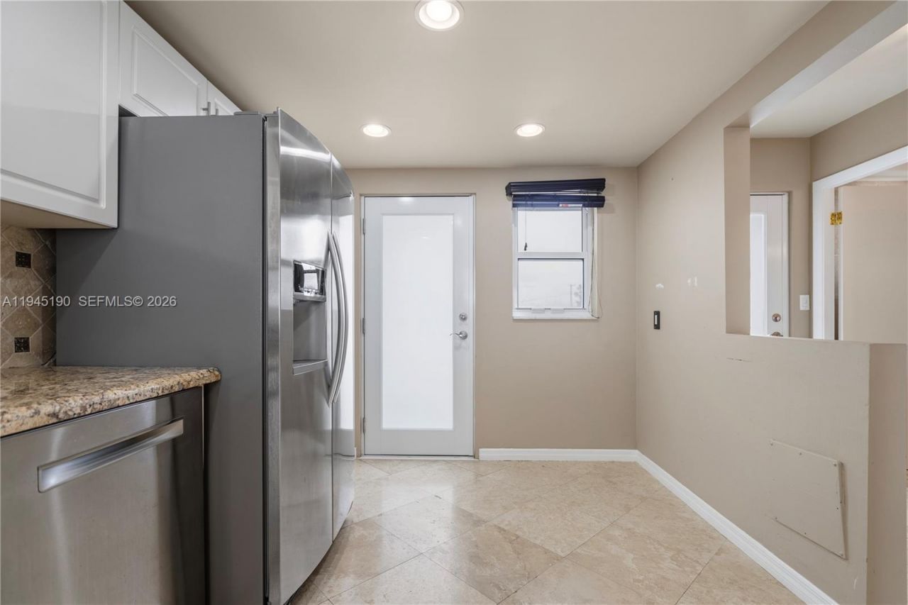 1075 NE Miami Gardens Dr, Unit 306, Miami, FL 33179 Photo