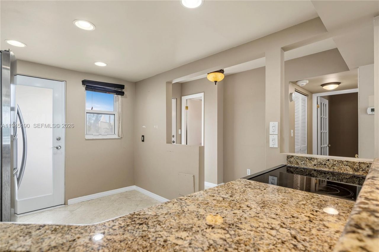 1075 NE Miami Gardens Dr, Unit 306, Miami, FL 33179 Photo