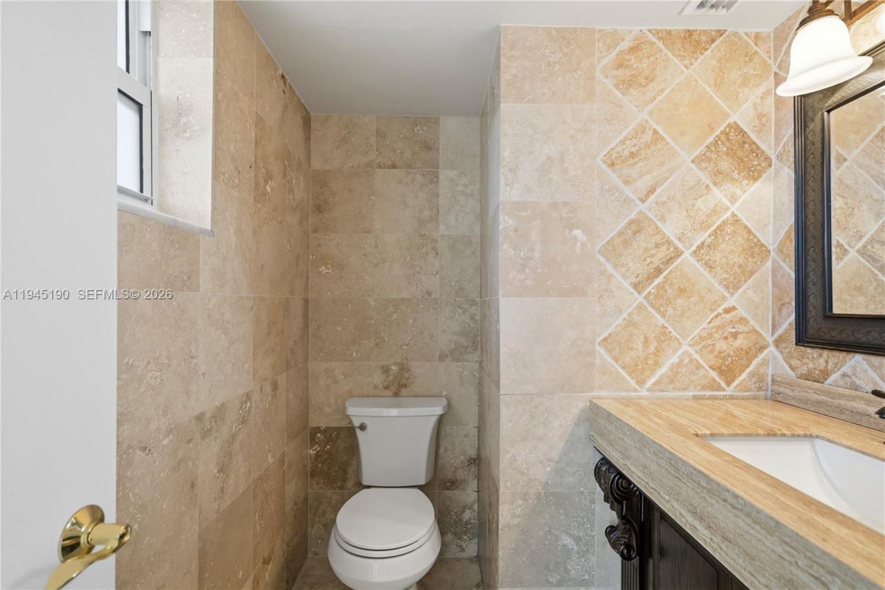 1075 NE Miami Gardens Dr, Unit 306, Miami, FL 33179 Photo