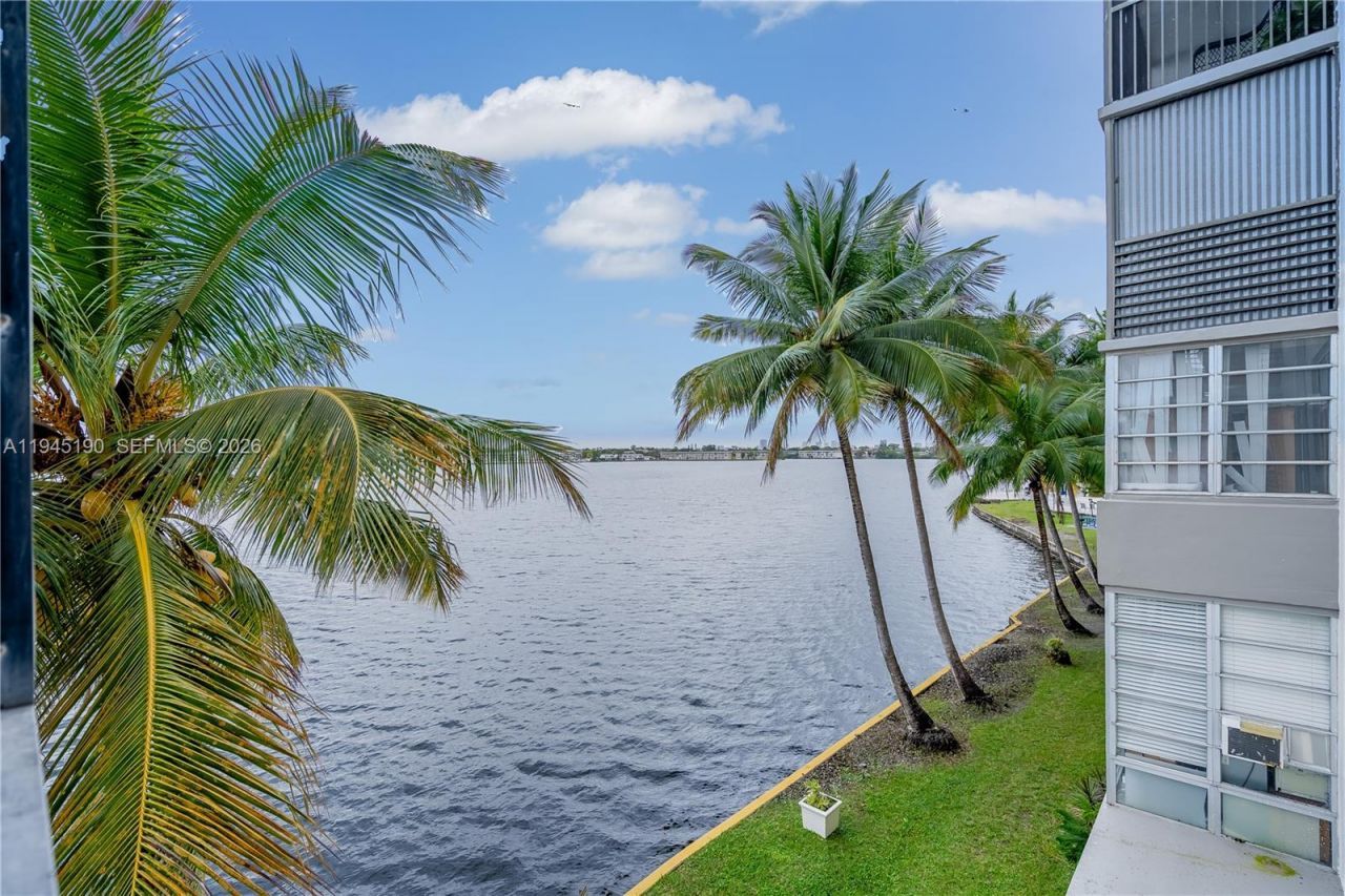 1075 NE Miami Gardens Dr, Unit 306, Miami, FL 33179 Photo