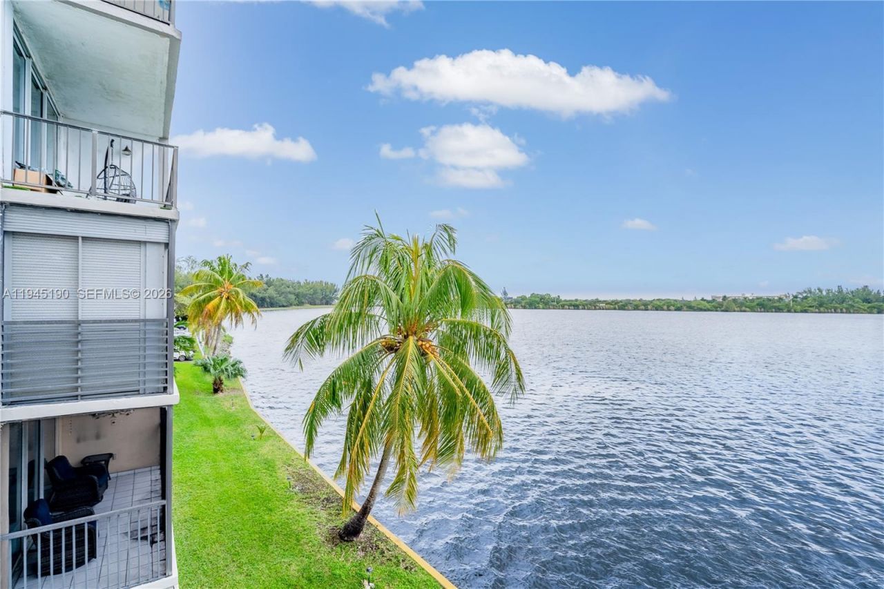 1075 NE Miami Gardens Dr, Unit 306, Miami, FL 33179 Photo