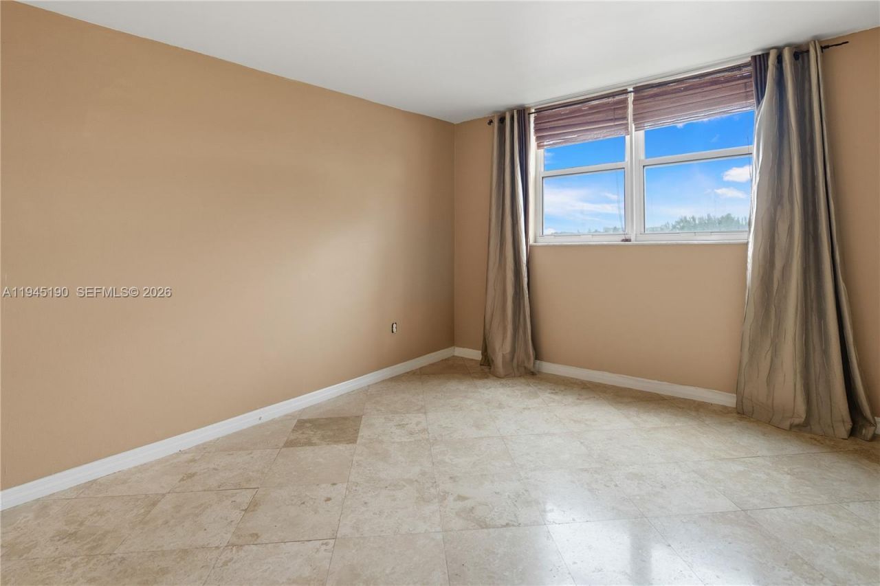 1075 NE Miami Gardens Dr, Unit 306, Miami, FL 33179 Photo