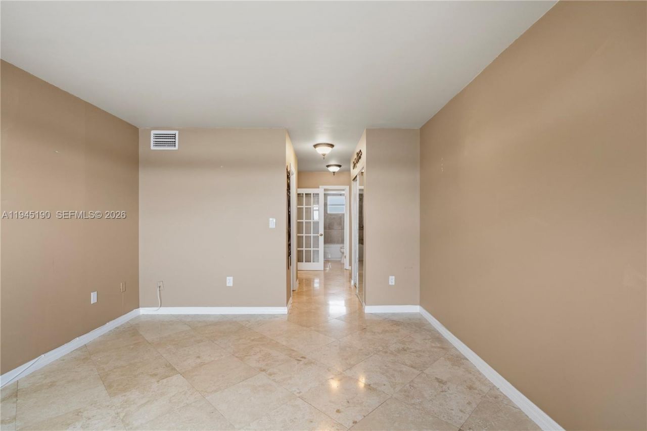 1075 NE Miami Gardens Dr, Unit 306, Miami, FL 33179 Photo
