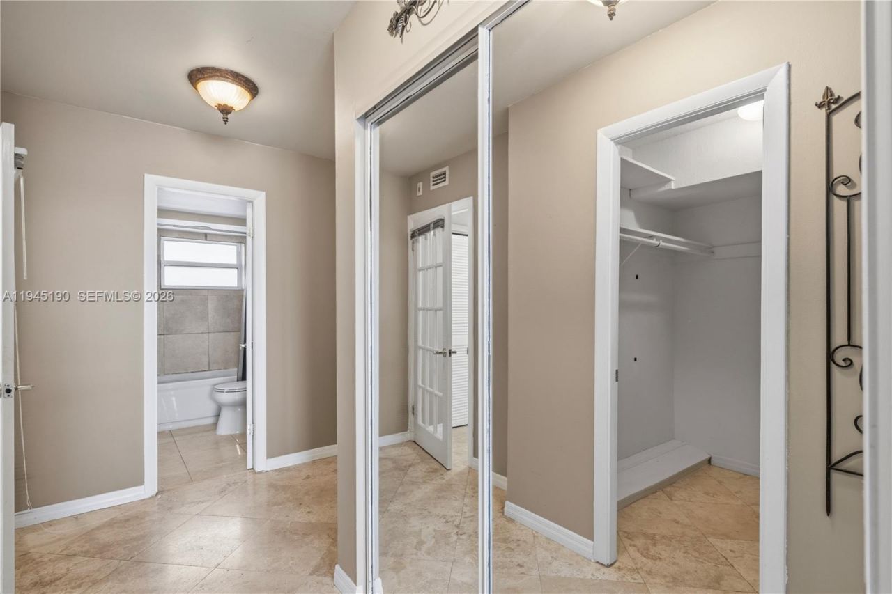 1075 NE Miami Gardens Dr, Unit 306, Miami, FL 33179 Photo