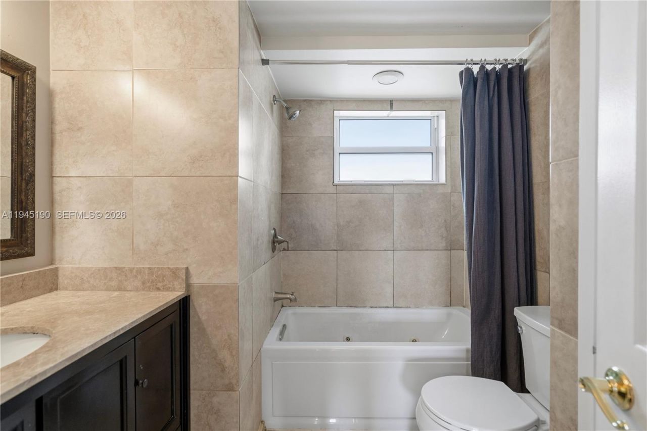 1075 NE Miami Gardens Dr, Unit 306, Miami, FL 33179 Photo