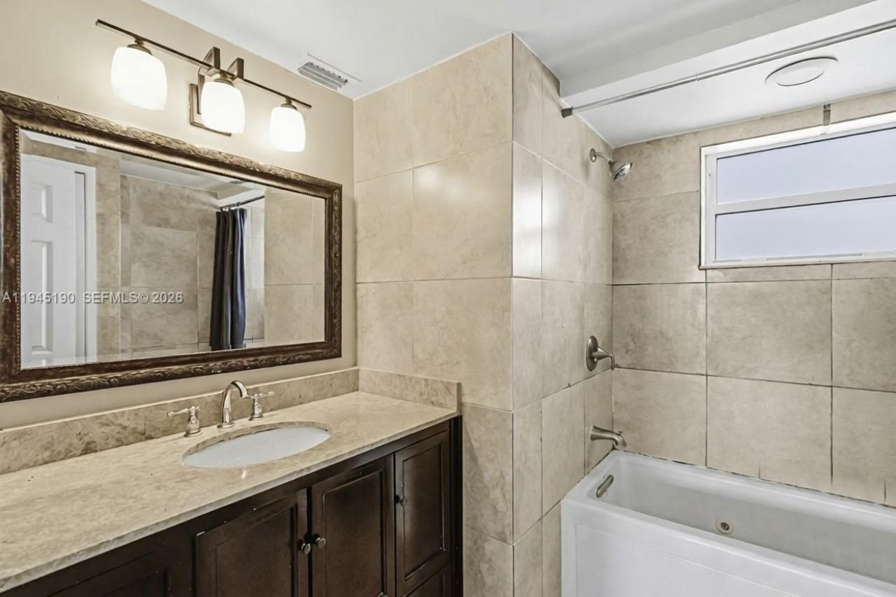 1075 NE Miami Gardens Dr, Unit 306, Miami, FL 33179 Photo