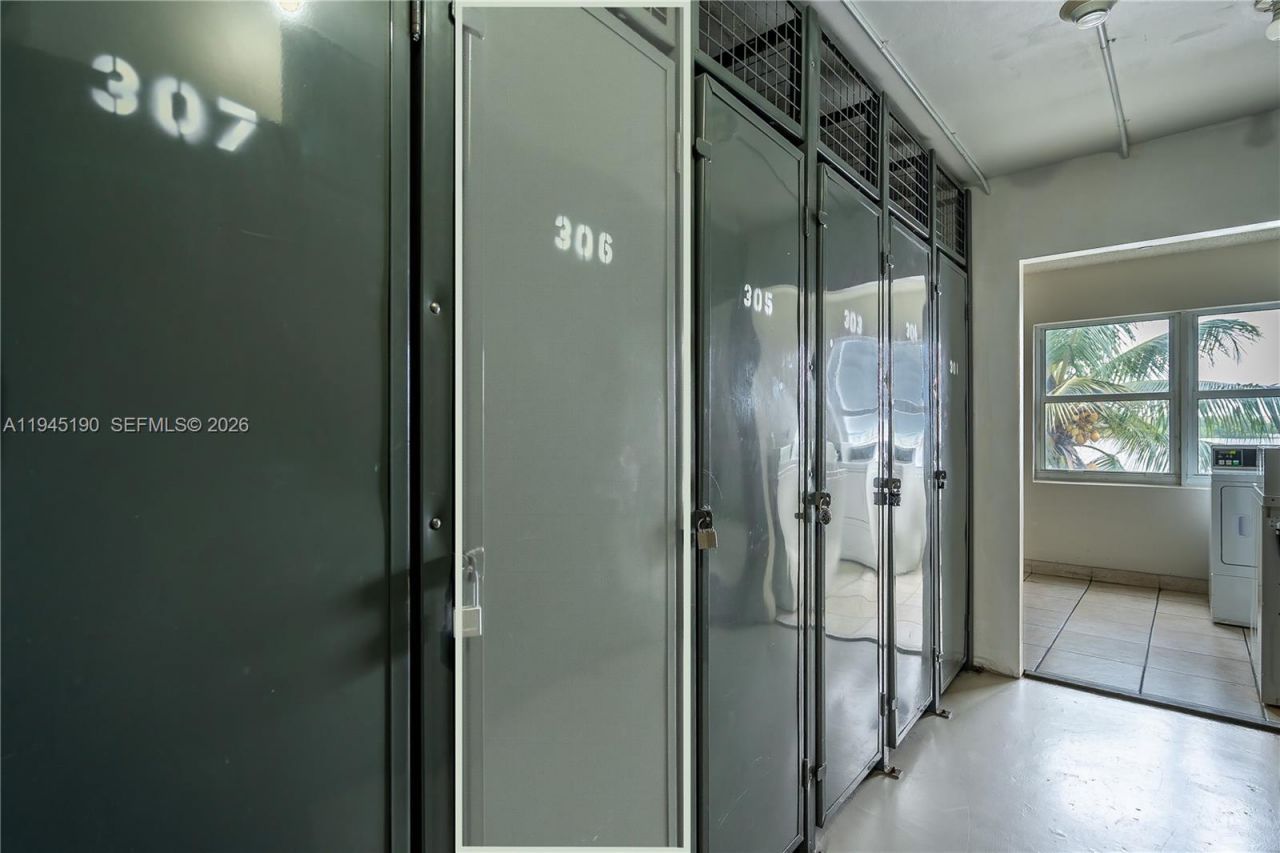 1075 NE Miami Gardens Dr, Unit 306, Miami, FL 33179 Photo