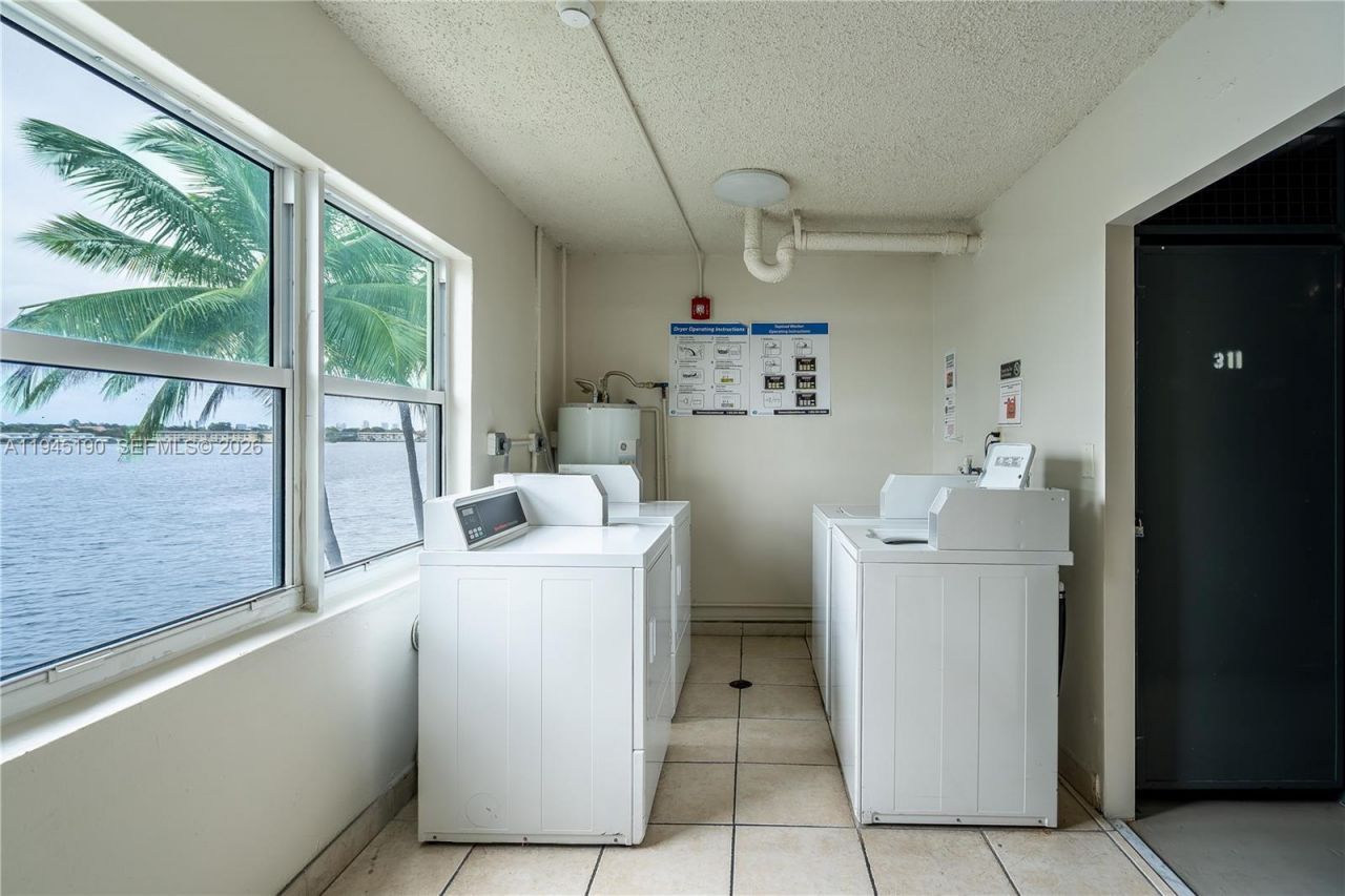 1075 NE Miami Gardens Dr, Unit 306, Miami, FL 33179 Photo