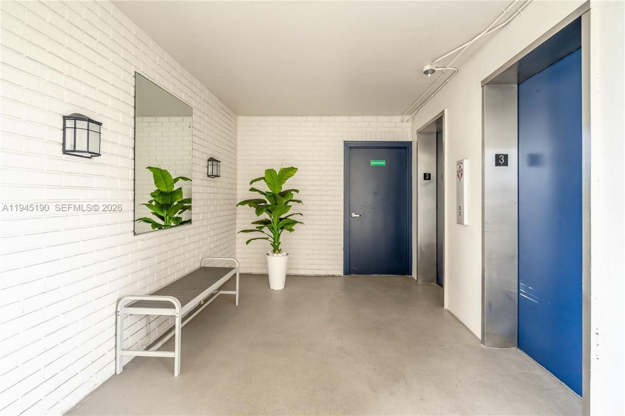 1075 NE Miami Gardens Dr, Unit 306, Miami, FL 33179 Photo