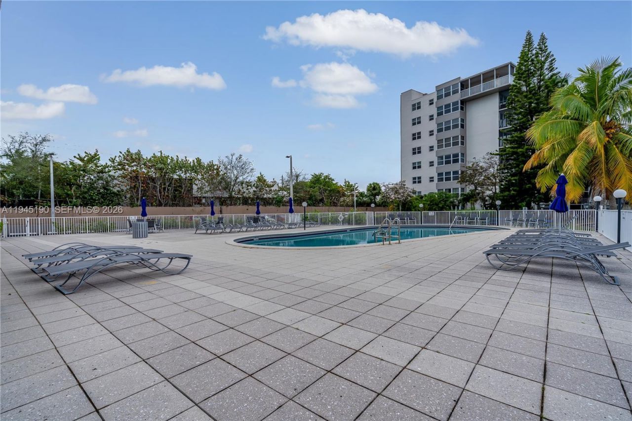 1075 NE Miami Gardens Dr, Unit 306, Miami, FL 33179 Photo