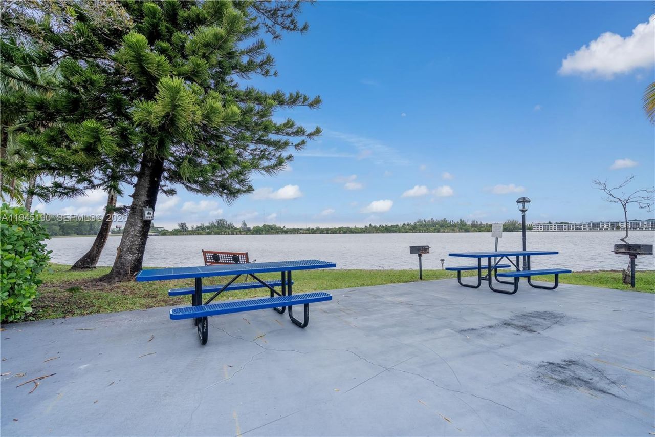 1075 NE Miami Gardens Dr, Unit 306, Miami, FL 33179 Photo