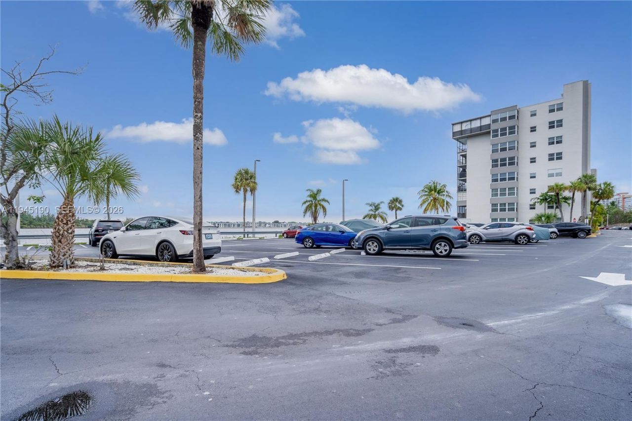 1075 NE Miami Gardens Dr, Unit 306, Miami, FL 33179 Photo