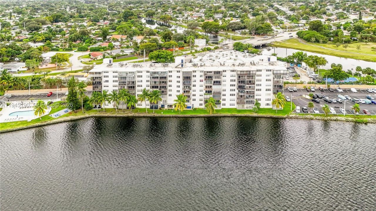 1075 NE Miami Gardens Dr, Unit 306, Miami, FL 33179 Photo