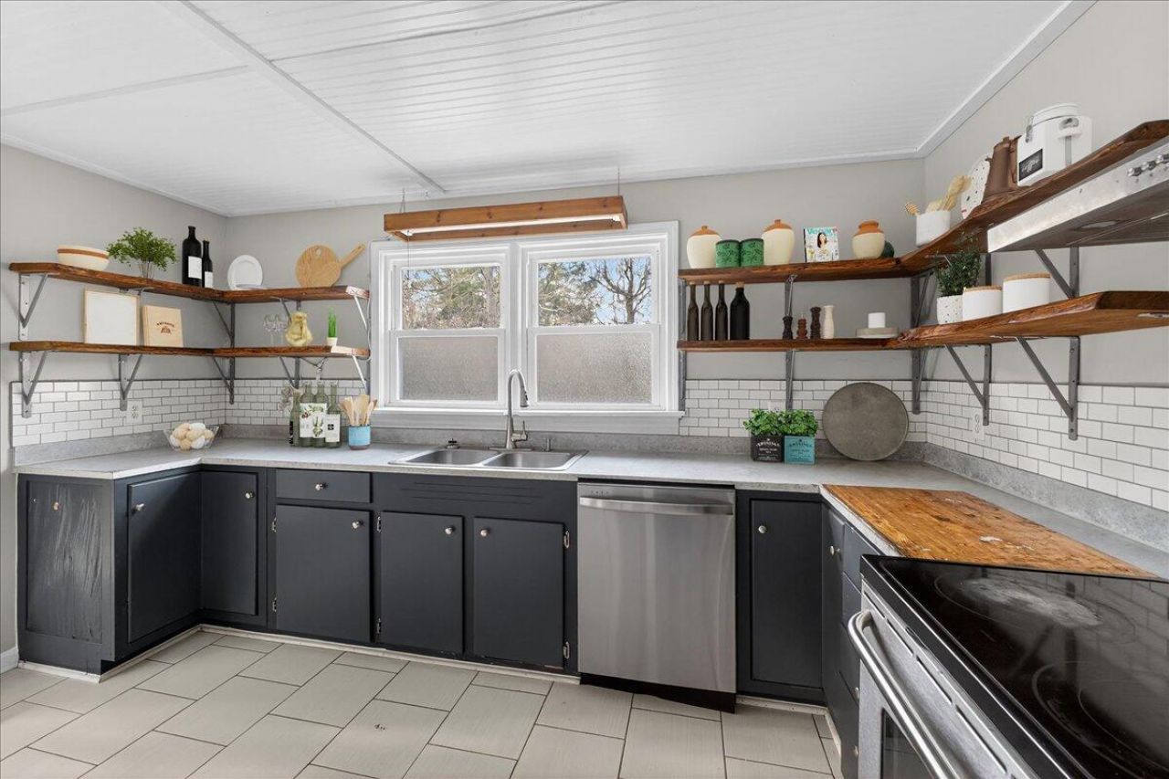 760 Coral Acres Drive Photo 9