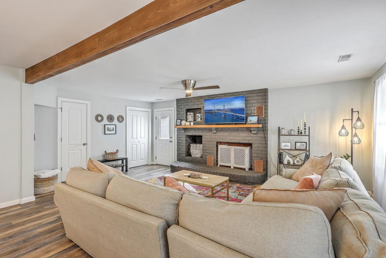 2477 Swallow Drive Photo 11