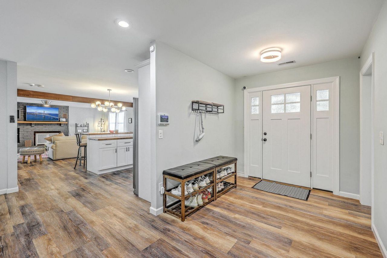 2477 Swallow Drive Photo 4