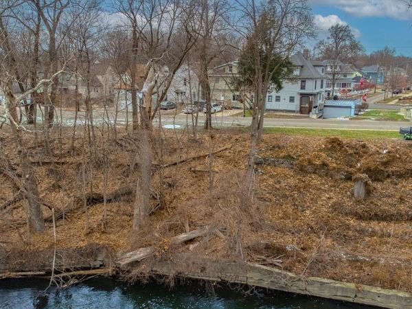 750 N Riverside Drive, Elkhart, IN 46514