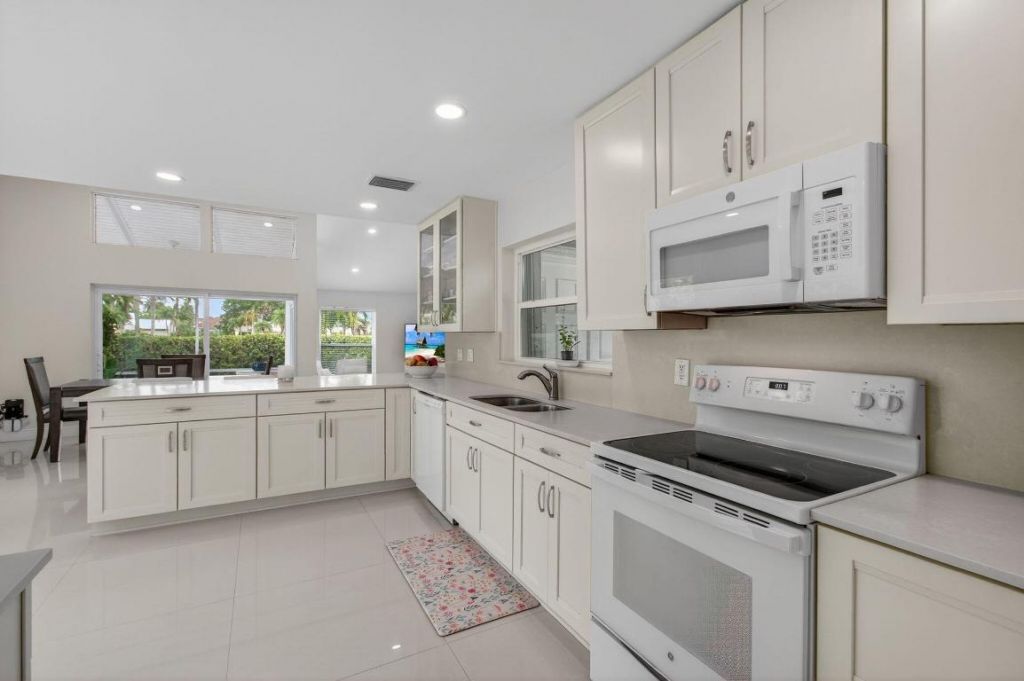 5735 Lakeview Mews Circle, Boynton Beach, FL 33437 Photo