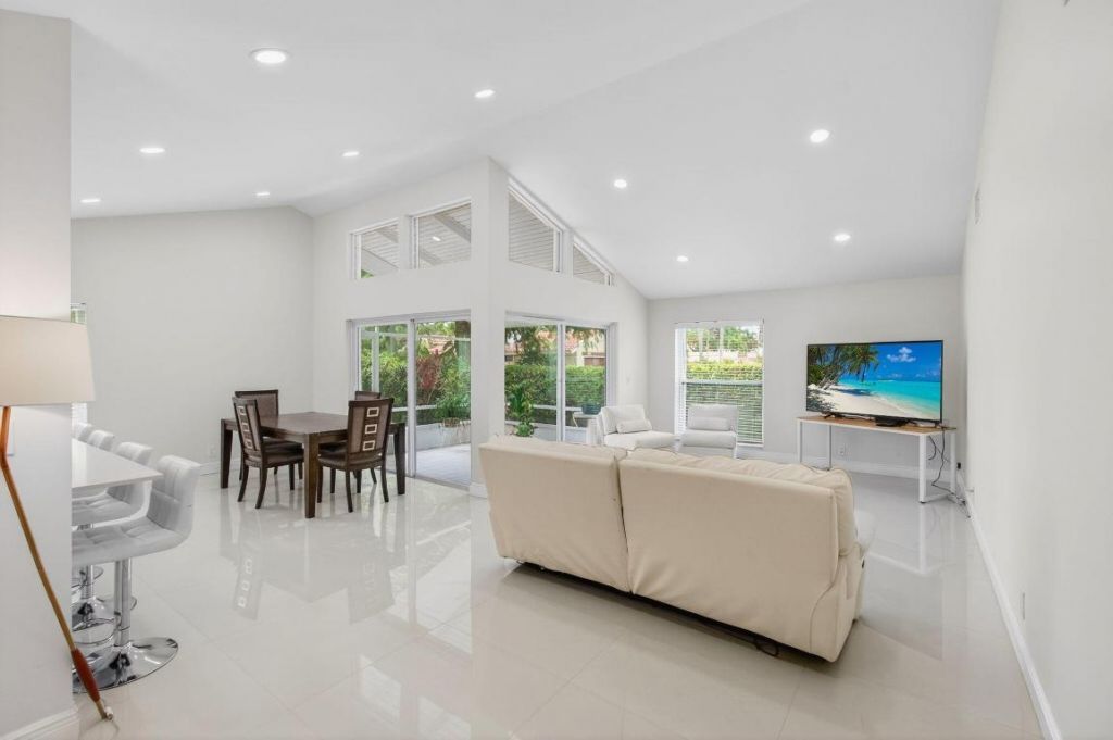 5735 Lakeview Mews Circle, Boynton Beach, FL 33437 Photo