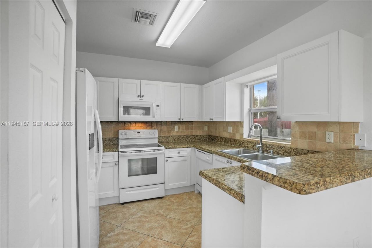 501 Talia Circle, Palm Springs, FL 33461 Photo