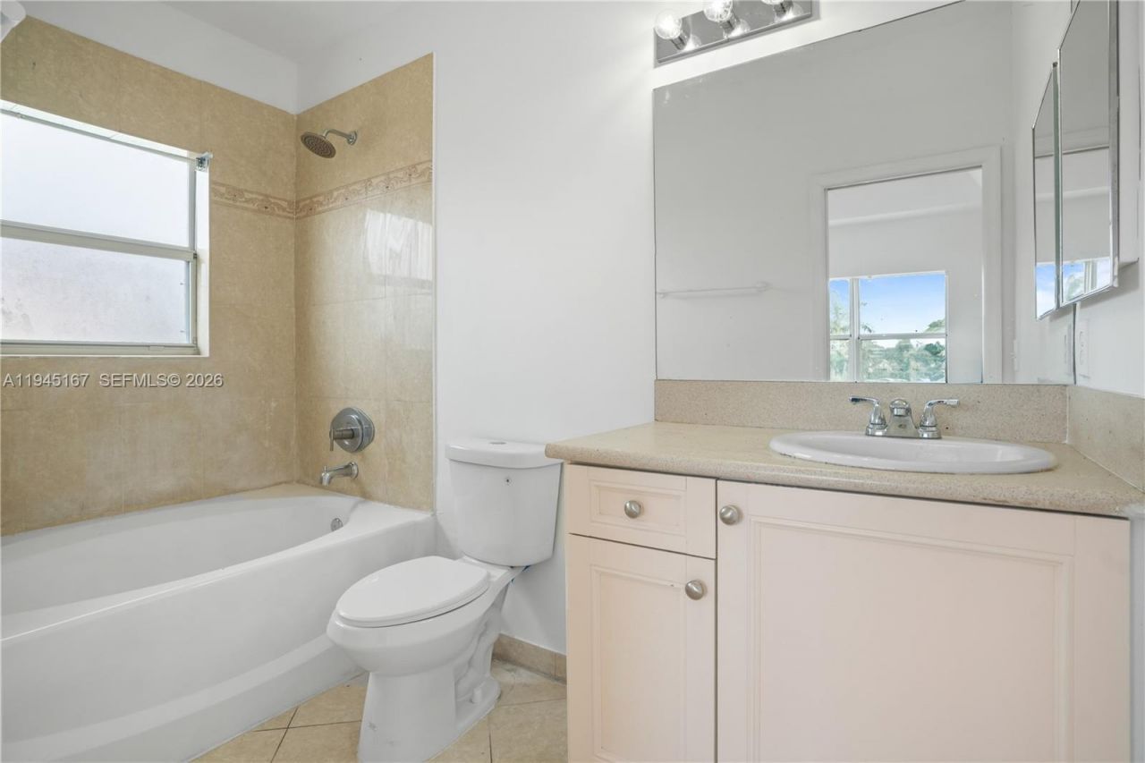 501 Talia Circle, Palm Springs, FL 33461 Photo