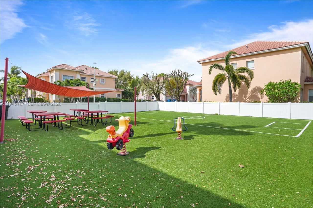 501 Talia Circle, Palm Springs, FL 33461 Photo