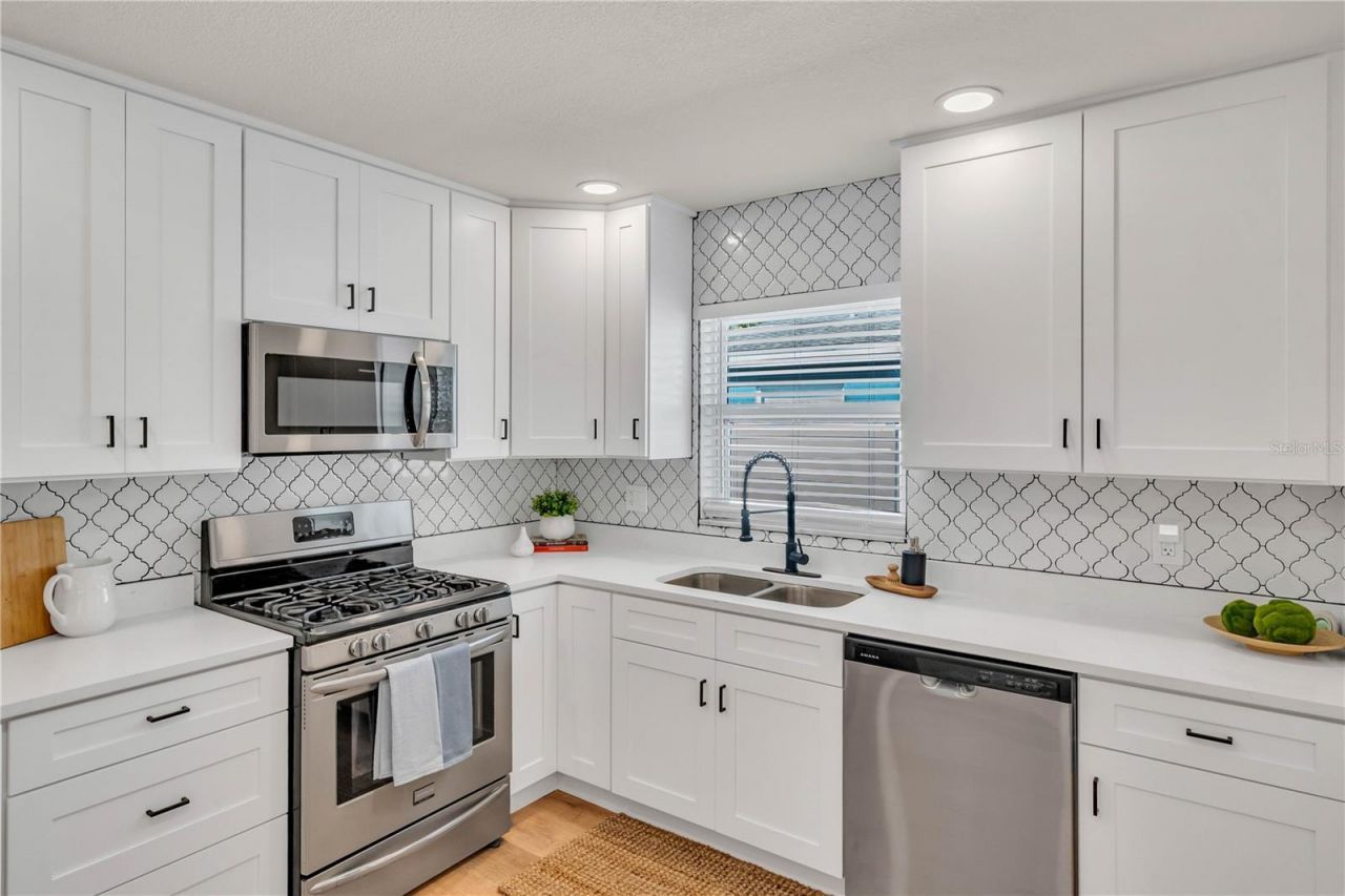 1825 Shore Acres Blvd Ne, Saint Petersburg, FL 33703 Photo