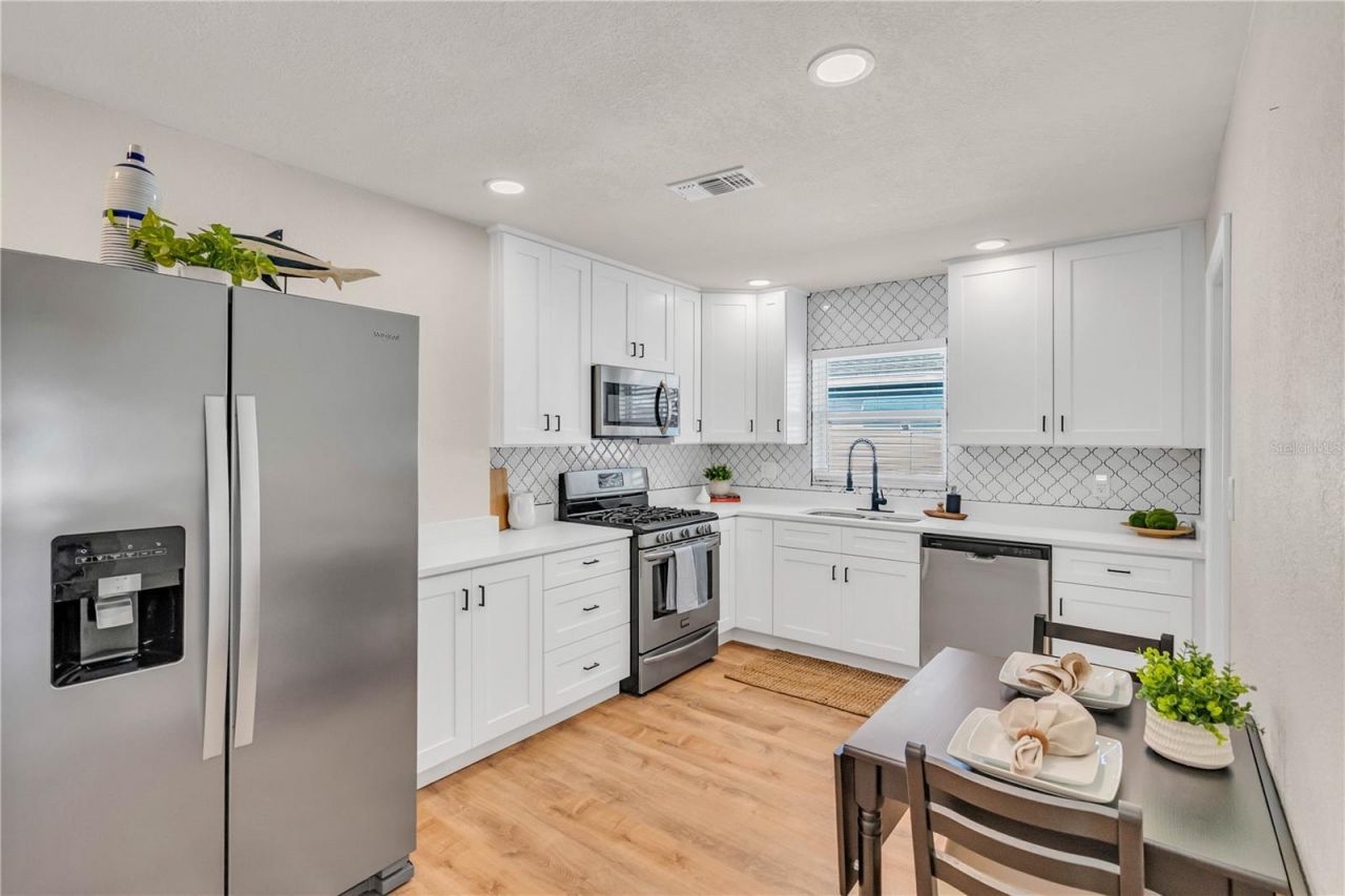 1825 Shore Acres Blvd Ne, Saint Petersburg, FL 33703 Photo