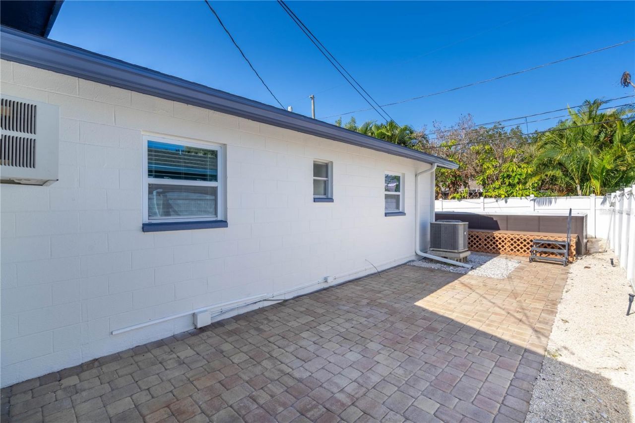 1825 Shore Acres Blvd Ne, Saint Petersburg, FL 33703 Photo