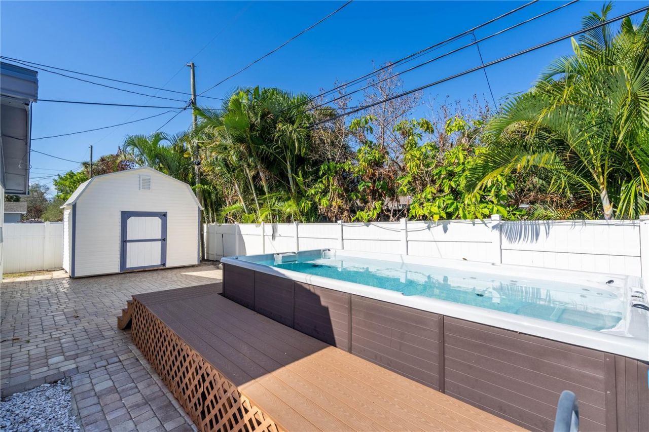 1825 Shore Acres Blvd Ne, Saint Petersburg, FL 33703 Photo