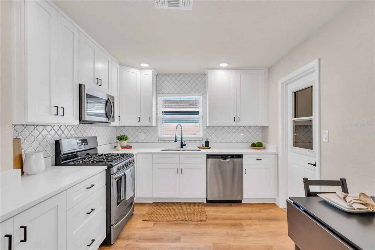 1825 Shore Acres Blvd Ne, Saint Petersburg, FL 33703 Photo